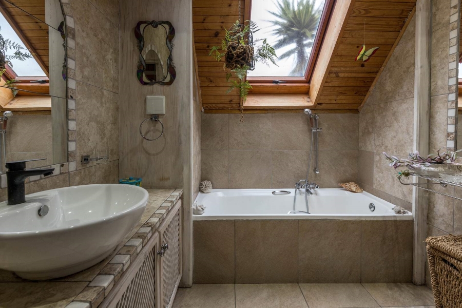 6 Bedroom Property for Sale in Tijgerhof Western Cape